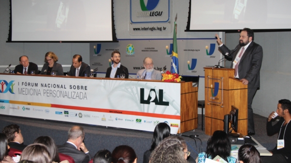 Gustavo Fernandes, presidente da SBOC, participa de fórum no Senado